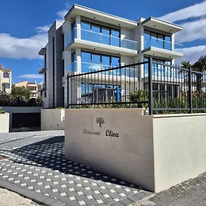 https://hoteloscar.hotels-in-trogir.com