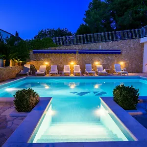 Paula 3* Trogir